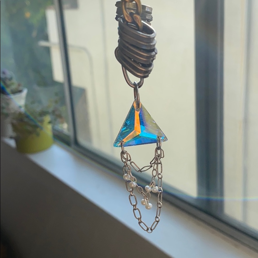 Metal necklace with chrystal pendant
